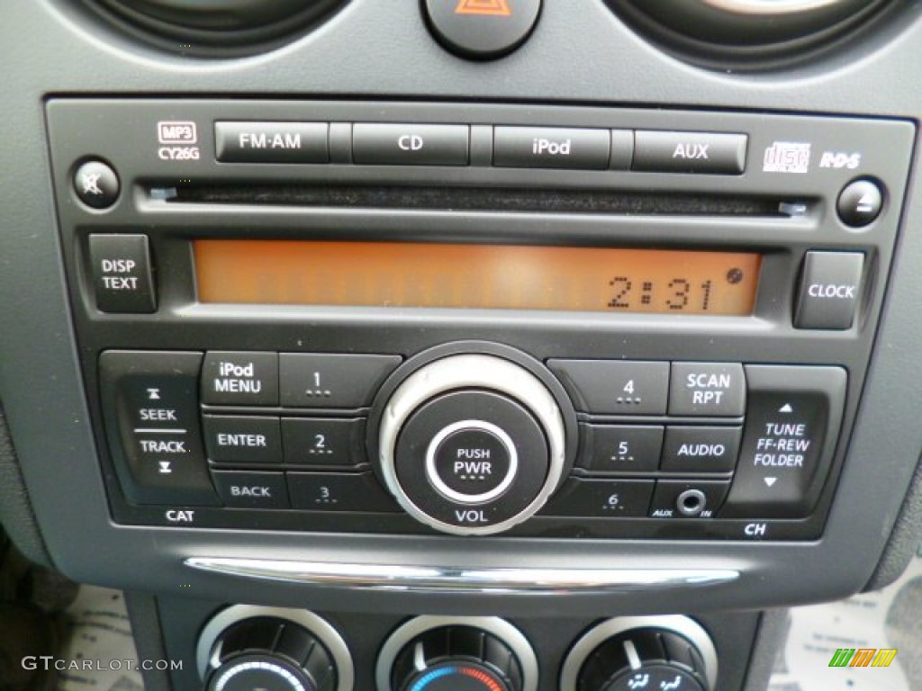 2014 Nissan Rogue Select S AWD Audio System Photo #92305719