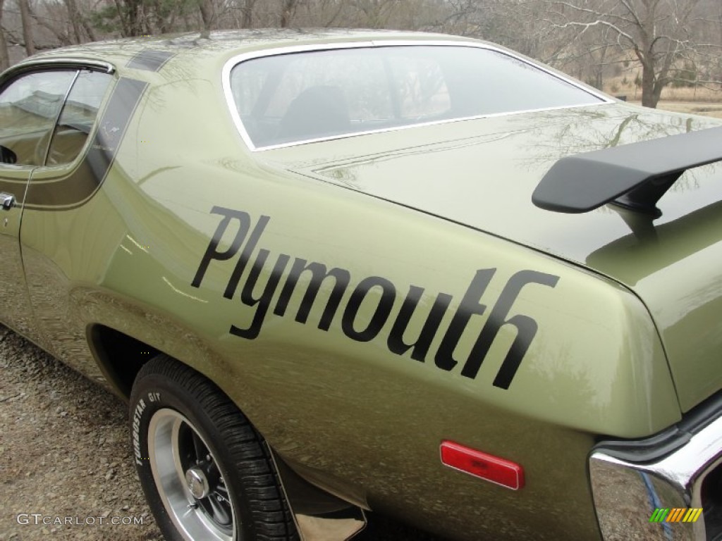 1973 Plymouth Satellite Road Runner Marks and Logos Photos