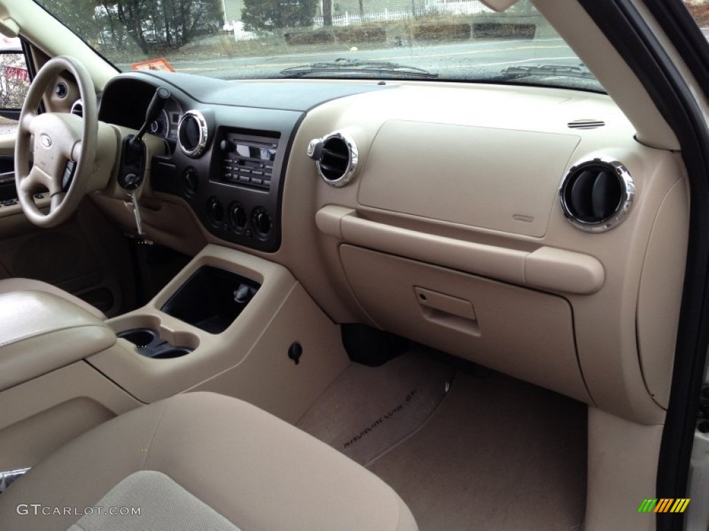 2005 Expedition XLT 4x4 - Pueblo Gold Metallic / Medium Flint Grey photo #8