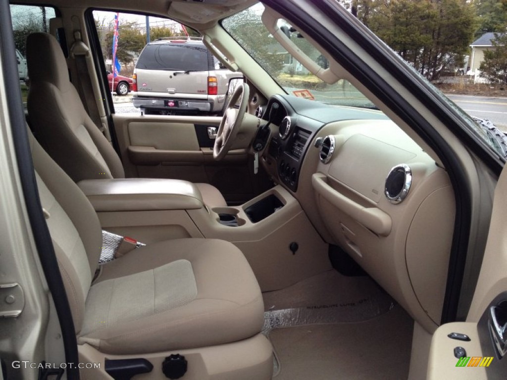 2005 Expedition XLT 4x4 - Pueblo Gold Metallic / Medium Flint Grey photo #9