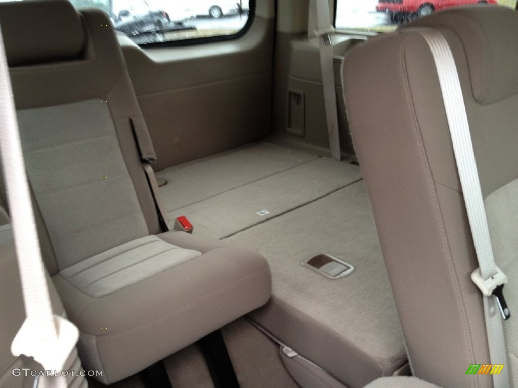 2005 Expedition XLT 4x4 - Pueblo Gold Metallic / Medium Flint Grey photo #12