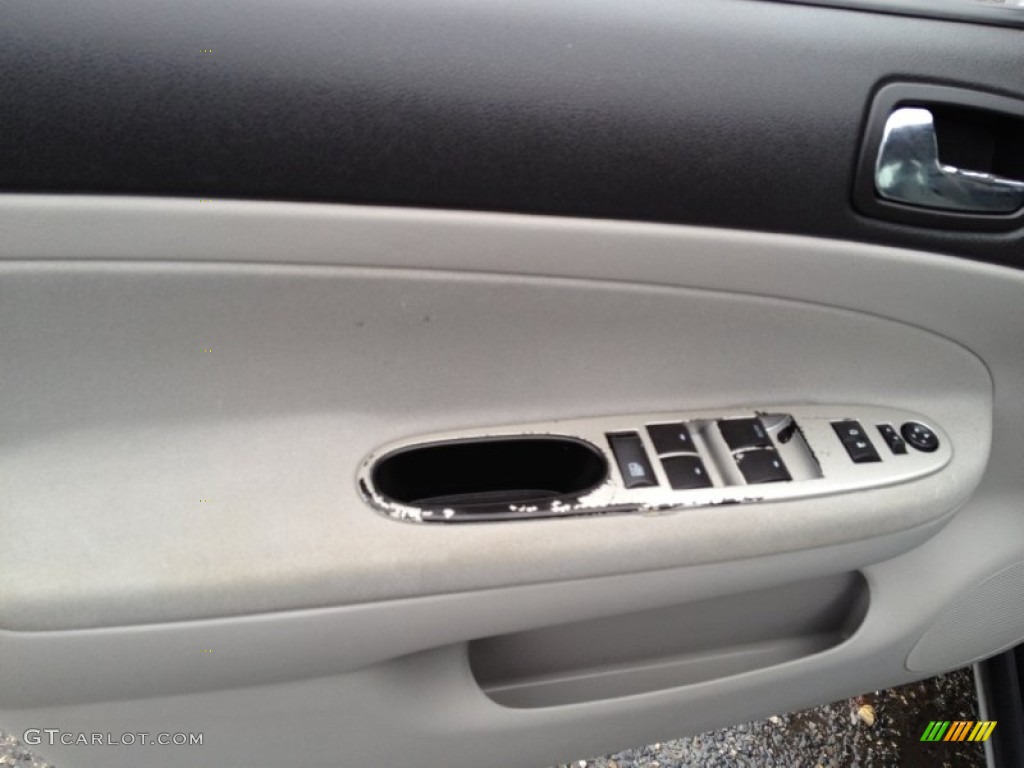 2005 Cobalt LS Sedan - Ultra Silver Metallic / Gray photo #24