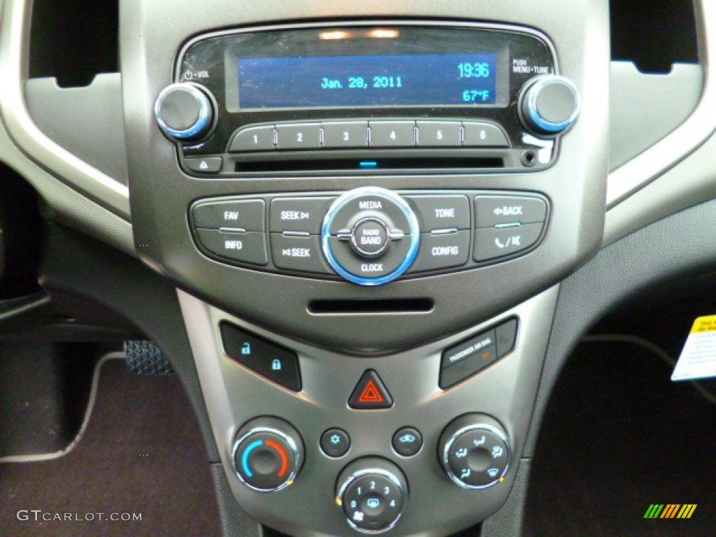2014 Chevrolet Sonic LT Hatchback Controls Photo #92334411