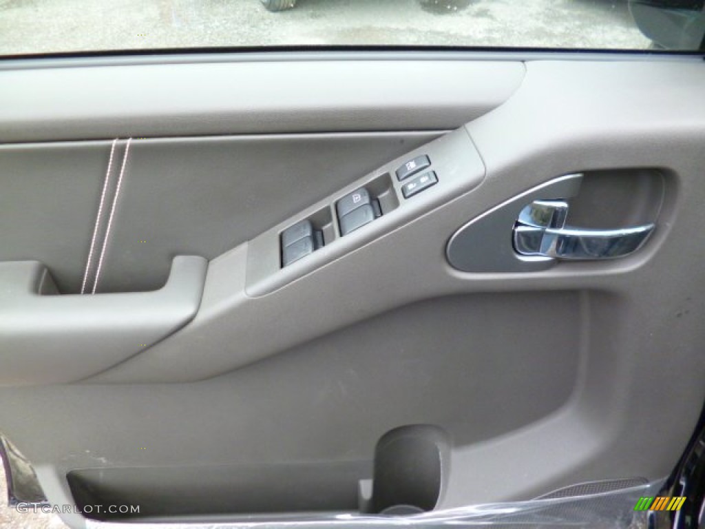 2014 Nissan Frontier Pro-4X Crew Cab 4x4 Door Panel Photos