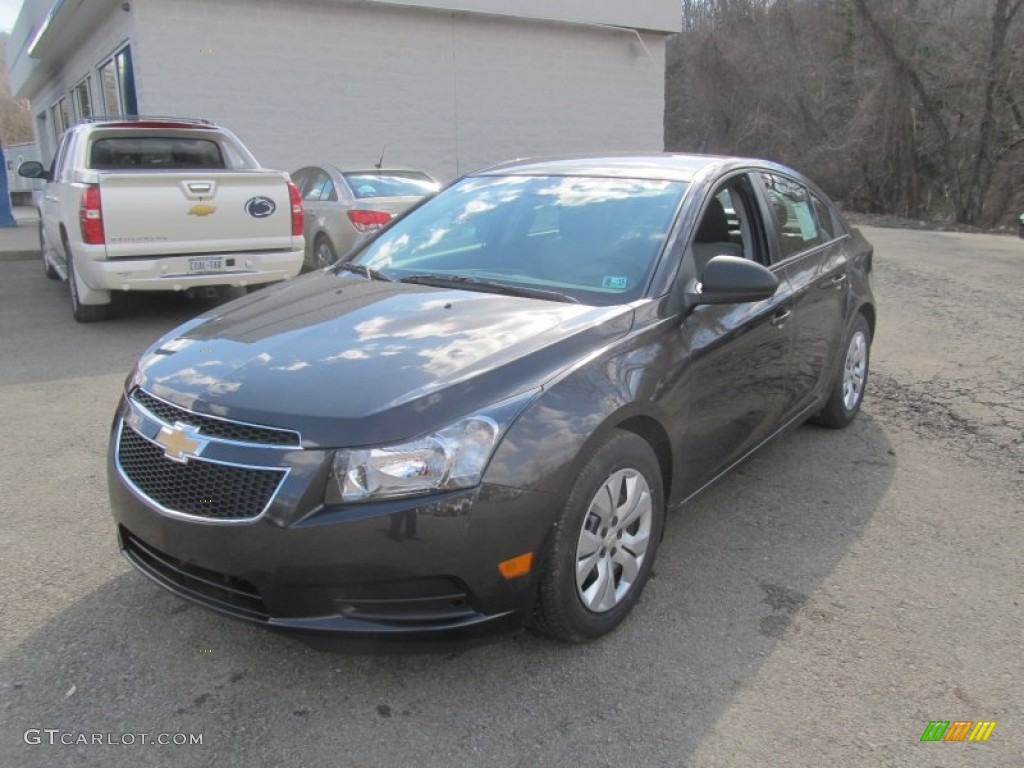 2014 Cruze LS - Tungsten Metallic / Jet Black/Medium Titanium photo #9