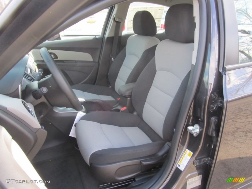 2014 Cruze LS - Tungsten Metallic / Jet Black/Medium Titanium photo #11