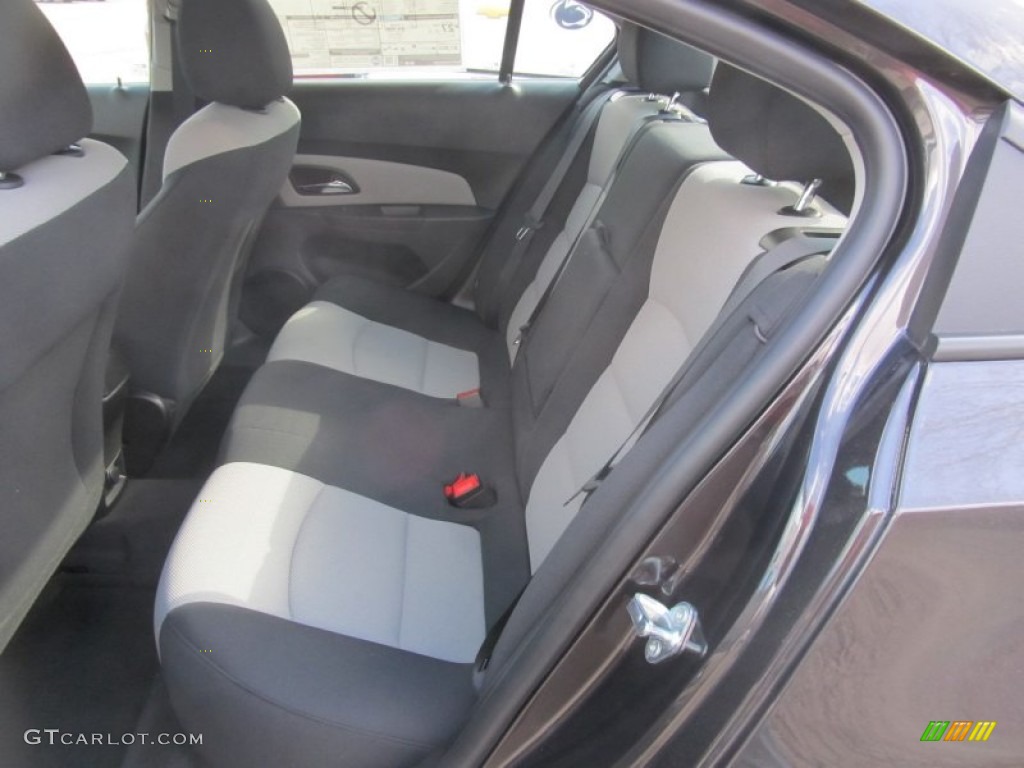 2014 Cruze LS - Tungsten Metallic / Jet Black/Medium Titanium photo #12