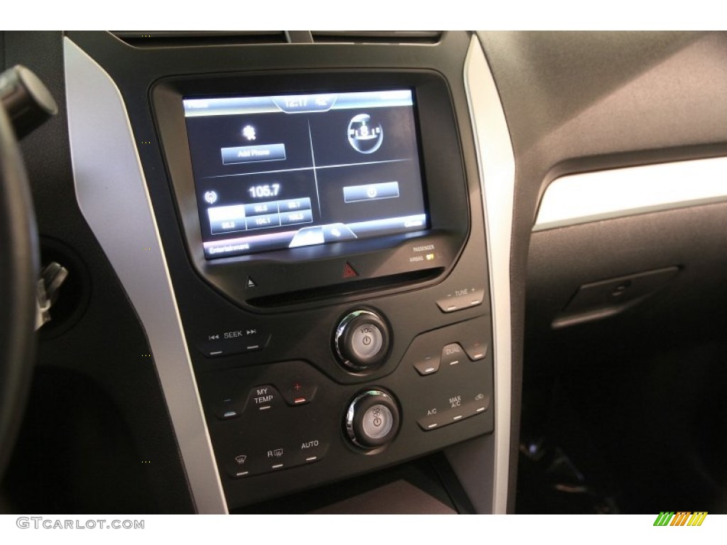 2011 Ford Explorer XLT 4WD Controls Photos