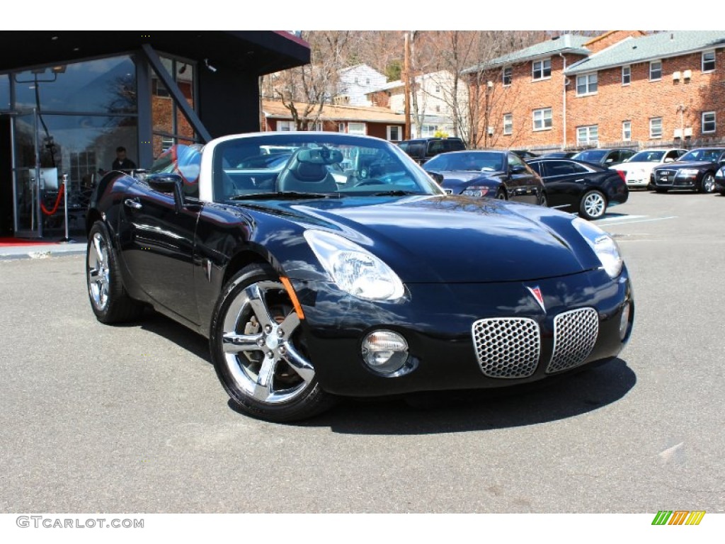 Mysterious Black Pontiac Solstice