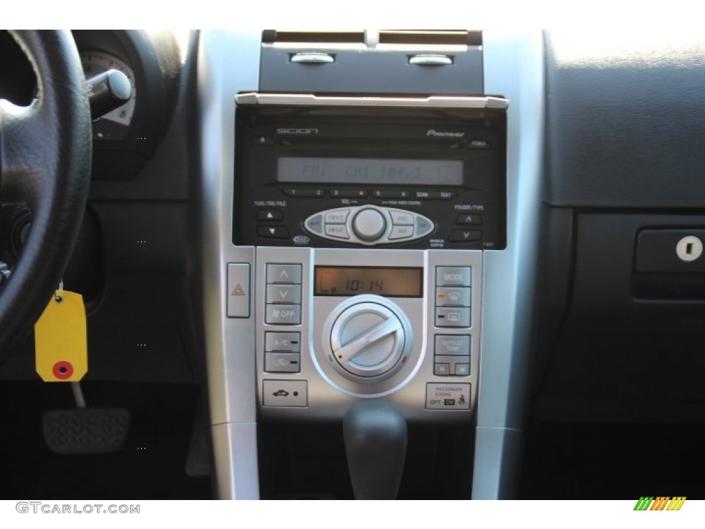 2007 Scion tC Standard tC Model Controls Photo #92376999