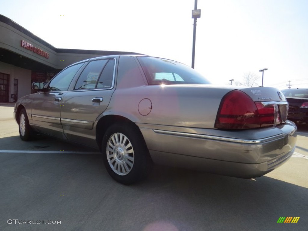 2004 Grand Marquis GS - Arizona Beige Metallic / Medium Parchment photo #2