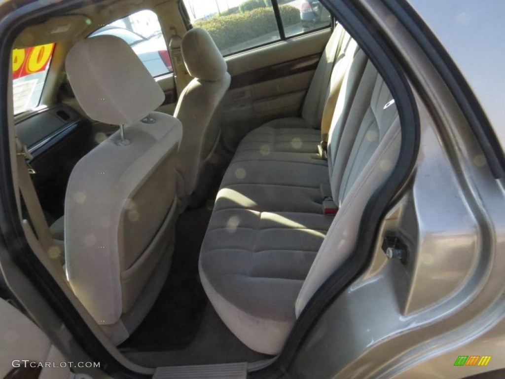 2004 Grand Marquis GS - Arizona Beige Metallic / Medium Parchment photo #10