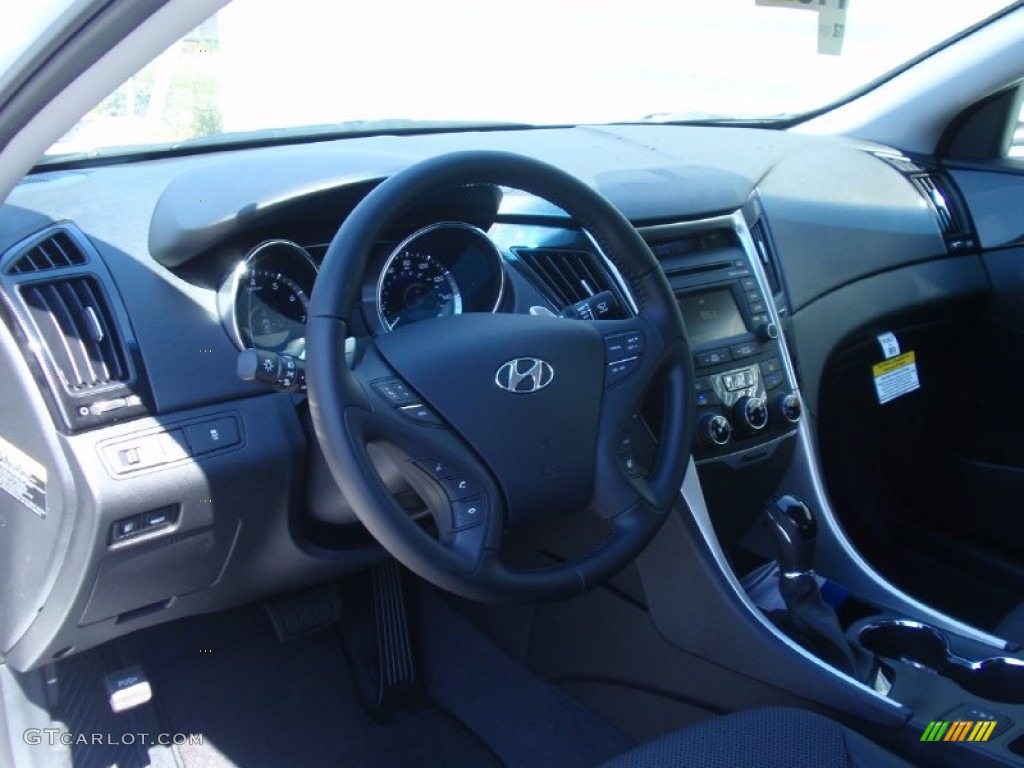 2014 Sonata SE - Pearl White / Black photo #24