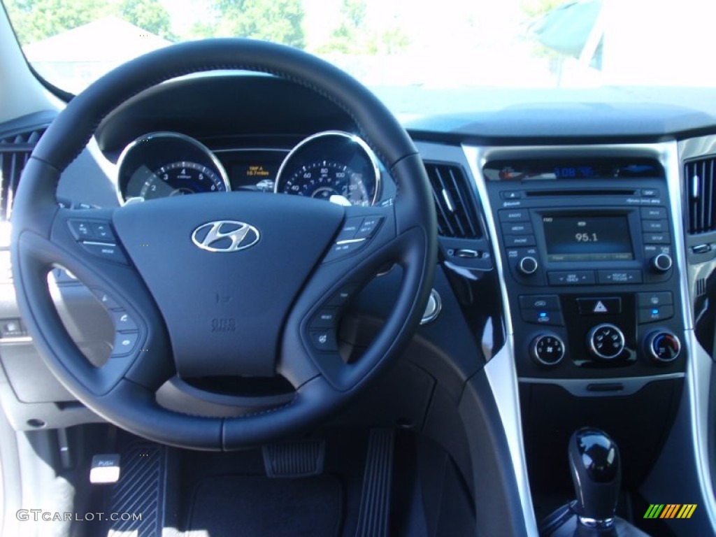 2014 Sonata SE - Pearl White / Black photo #27