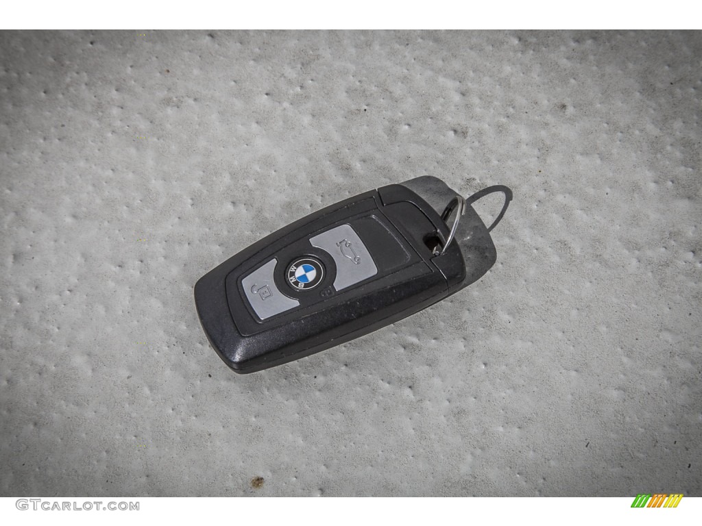 2013 BMW 3 Series 328i Sedan Keys Photos