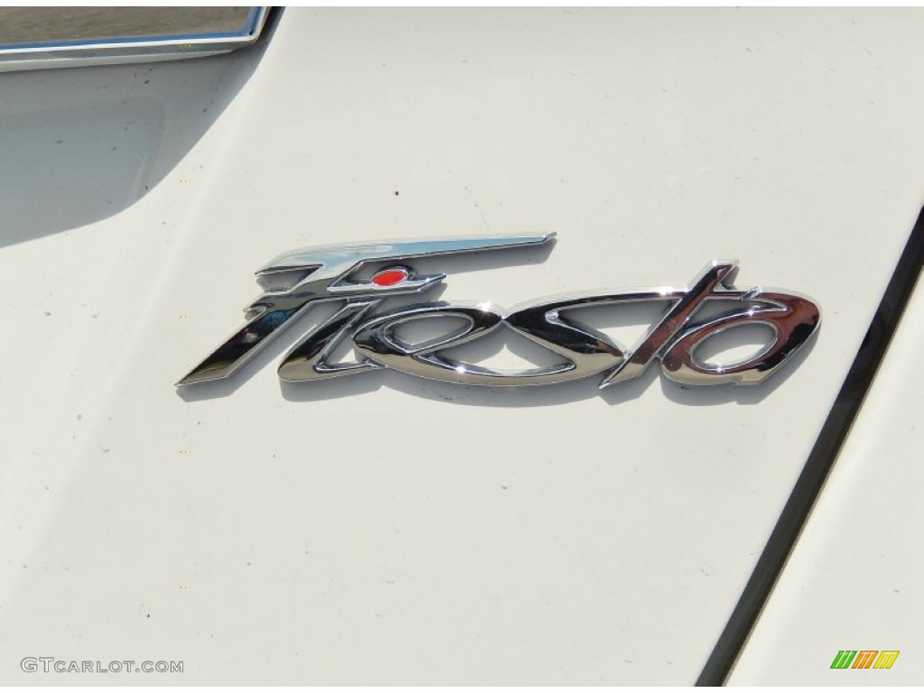 2014 Ford Fiesta Titanium Hatchback Marks and Logos Photos