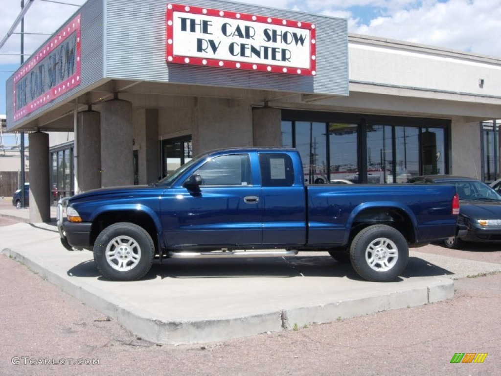 2004 Dakota SXT Club Cab 4x4 - Patriot Blue Pearl / Dark Slate Gray photo #9