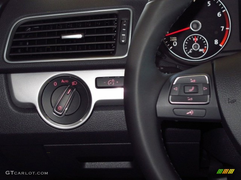 2014 Volkswagen Passat 1.8T Wolfsburg Edition Controls Photo #92424984