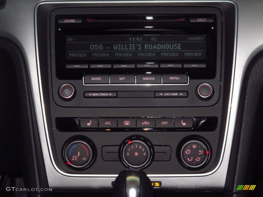 2014 Volkswagen Passat 1.8T Wolfsburg Edition Controls Photos