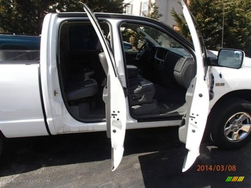 2006 Ram 1500 Laramie Quad Cab 4x4 - Bright White / Medium Slate Gray photo #7