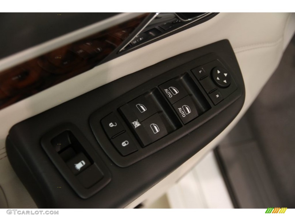 2013 Volkswagen Routan SEL Premium Controls Photo #92435125