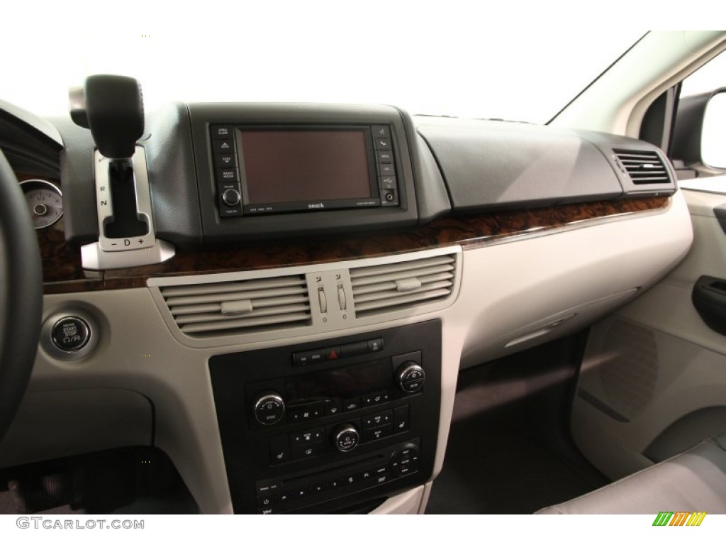 2013 Volkswagen Routan SEL Premium Controls Photo #92435230