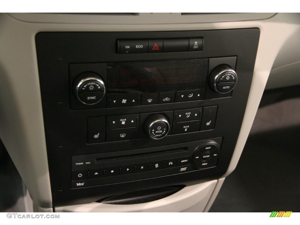 2013 Volkswagen Routan SEL Premium Controls Photo #92435275
