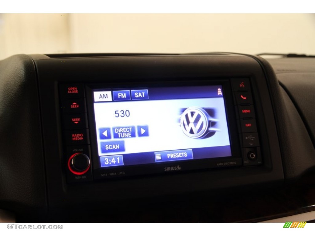 2013 Volkswagen Routan SEL Premium Controls Photo #92435293