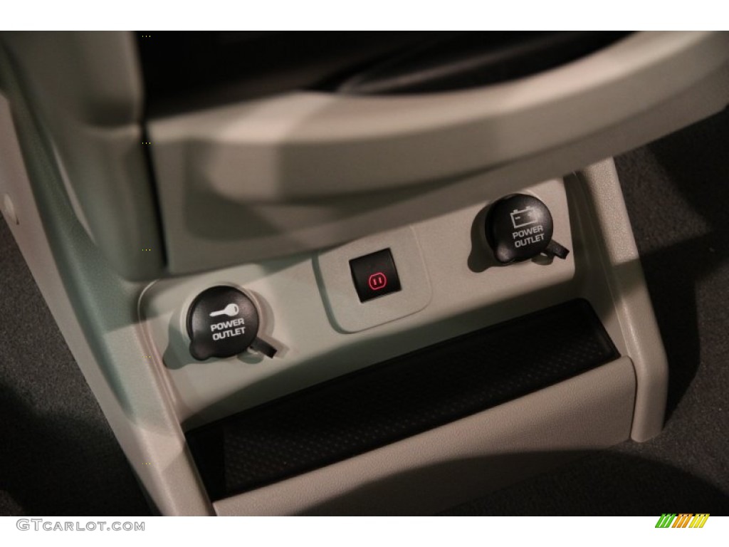 2013 Volkswagen Routan SEL Premium Controls Photo #92435464