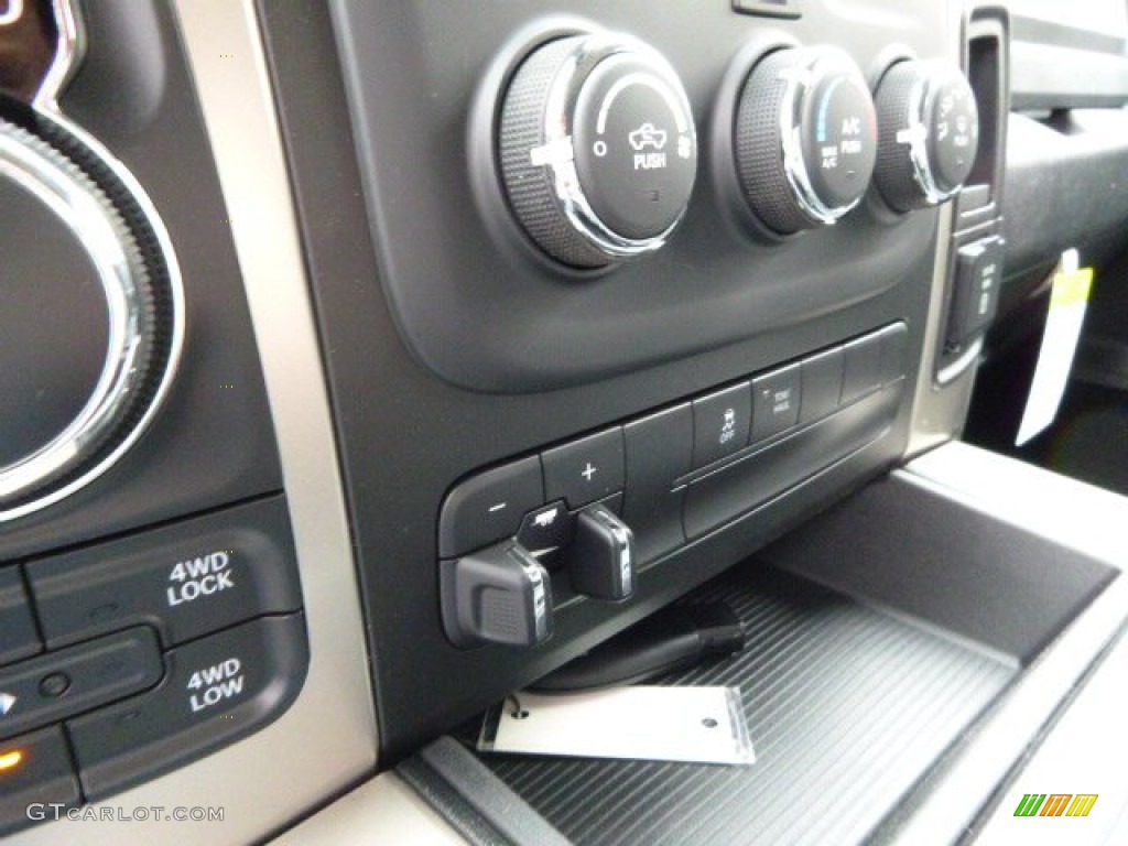 2014 1500 Big Horn Crew Cab 4x4 - True Blue Pearl Coat / Black/Diesel Gray photo #18