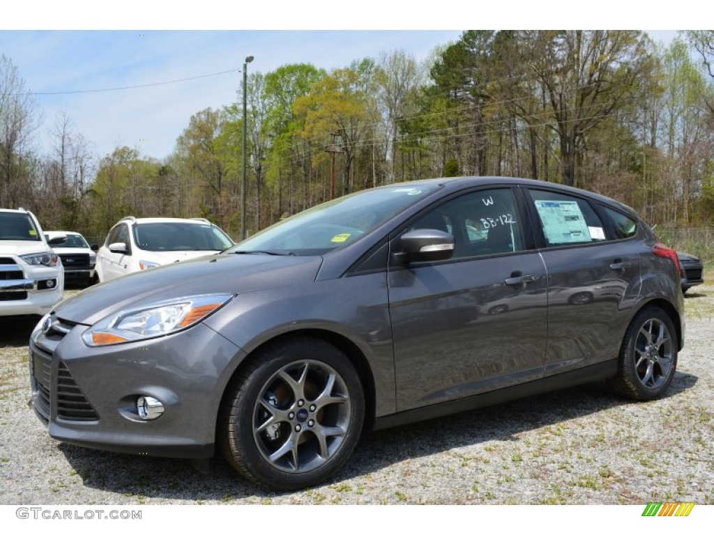 2014 Focus SE Hatchback - Sterling Gray / Charcoal Black photo #3