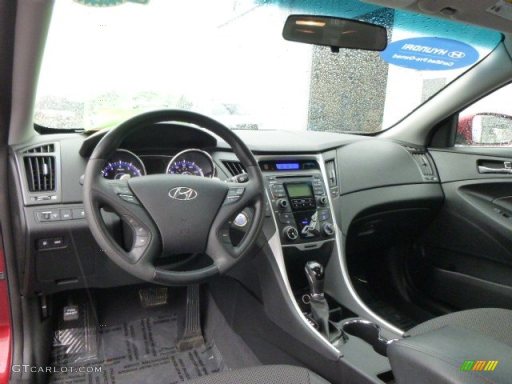 2011 Sonata SE - Venetian Red / Black photo #12