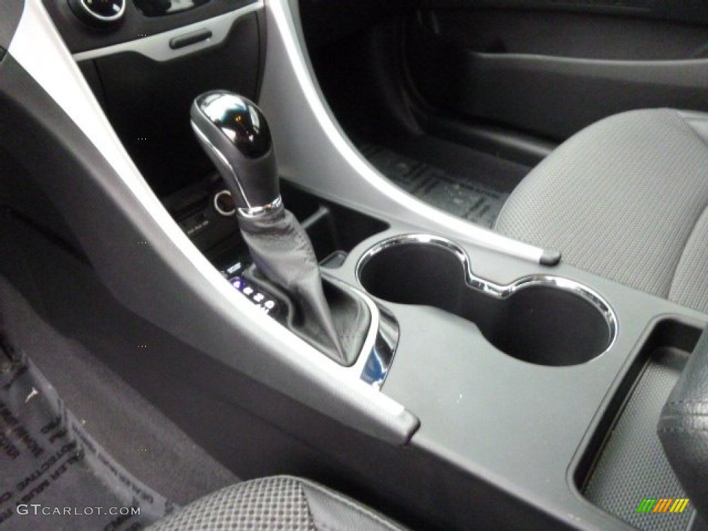 2011 Sonata SE - Venetian Red / Black photo #17