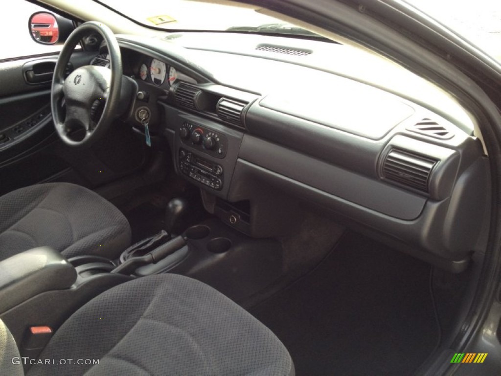 2004 Stratus SE Sedan - Graphite Metallic / Dark Slate Gray photo #10