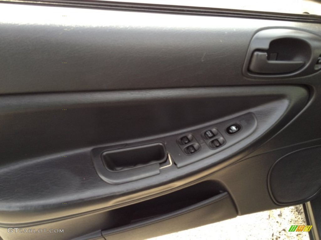 2004 Stratus SE Sedan - Graphite Metallic / Dark Slate Gray photo #23