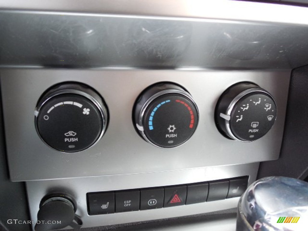 2009 Nitro R/T - Inferno Red Crystal Pearl / Dark Slate Gray photo #21