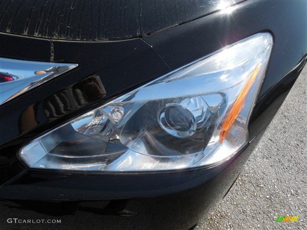 2013 Altima 2.5 S - Super Black / Charcoal photo #4