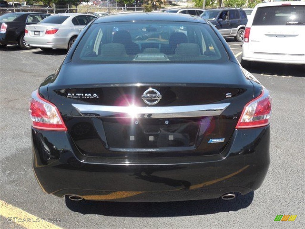 2013 Altima 2.5 S - Super Black / Charcoal photo #8