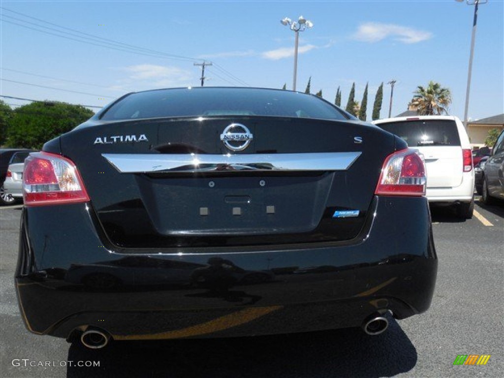 2013 Altima 2.5 S - Super Black / Charcoal photo #9