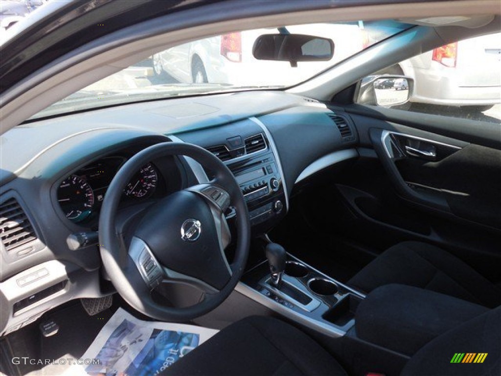2013 Altima 2.5 S - Super Black / Charcoal photo #13