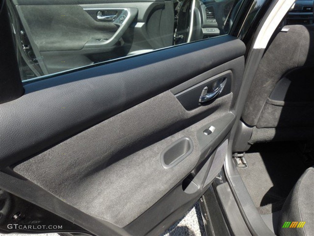 2013 Altima 2.5 S - Super Black / Charcoal photo #15