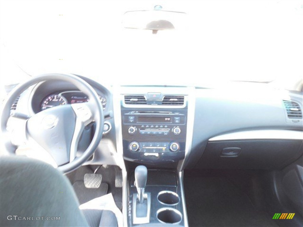 2013 Altima 2.5 S - Super Black / Charcoal photo #17