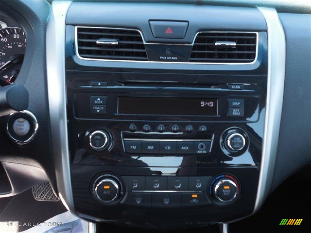 2013 Altima 2.5 S - Super Black / Charcoal photo #21