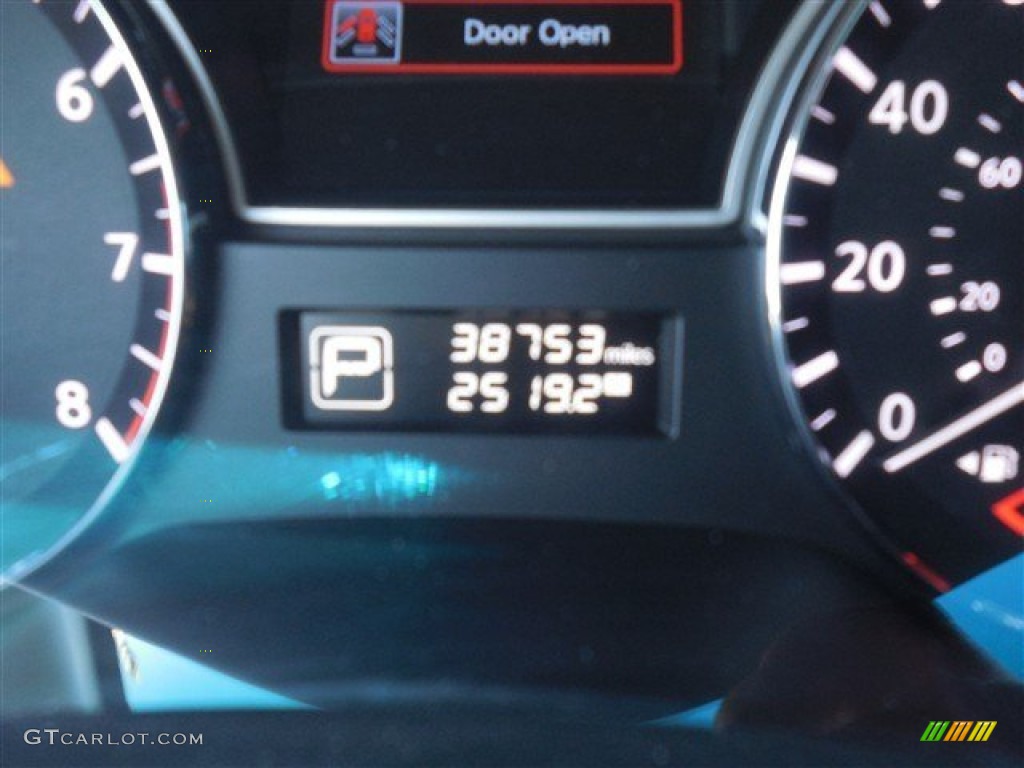 2013 Altima 2.5 S - Super Black / Charcoal photo #26