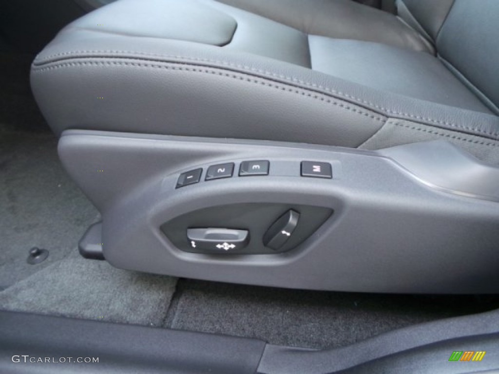 2015 Volvo XC60 T5 Drive-E Controls Photo #92469181