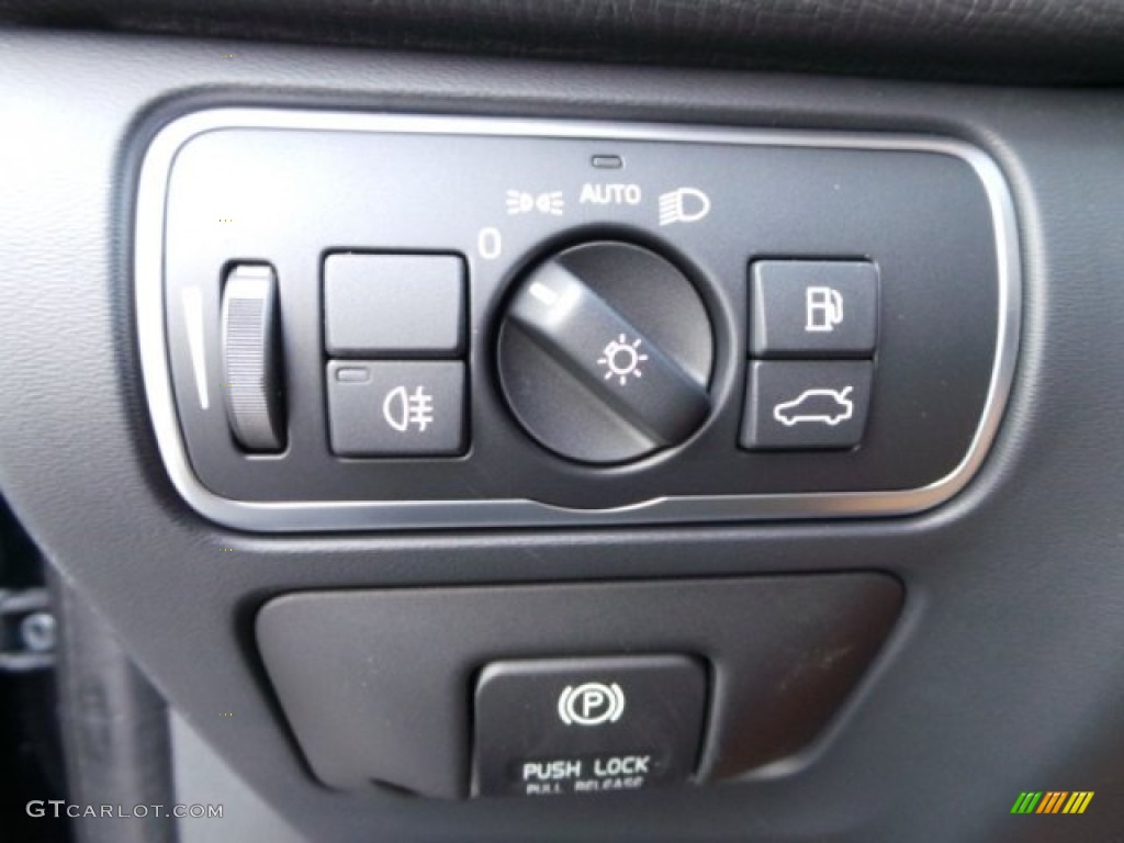 2015 Volvo XC60 T5 Drive-E Controls Photo #92469334