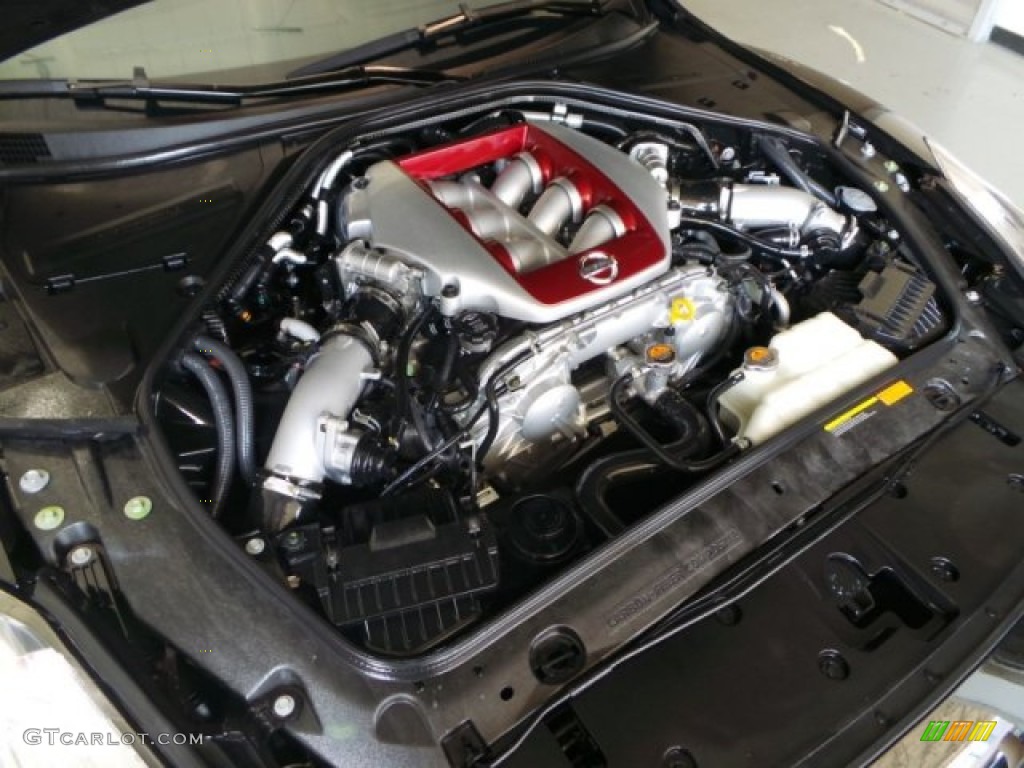 2013 Nissan GT-R Premium Engine Photos