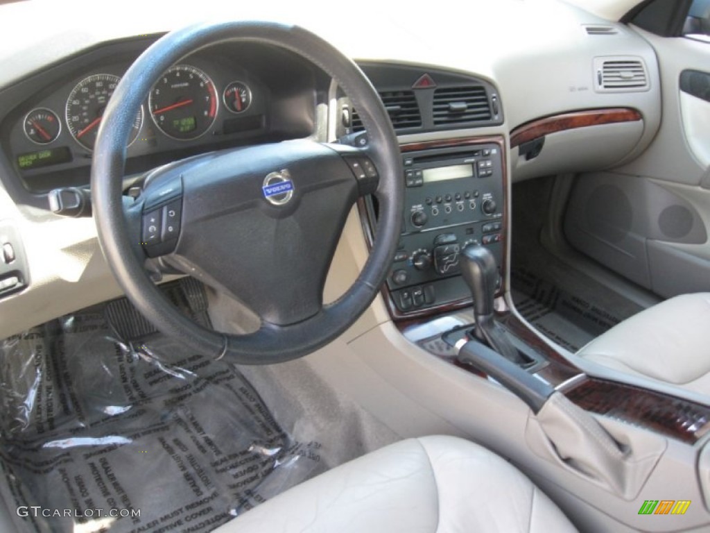 2005 S60 2.5T AWD - Platinum Green Metallic / Taupe photo #10