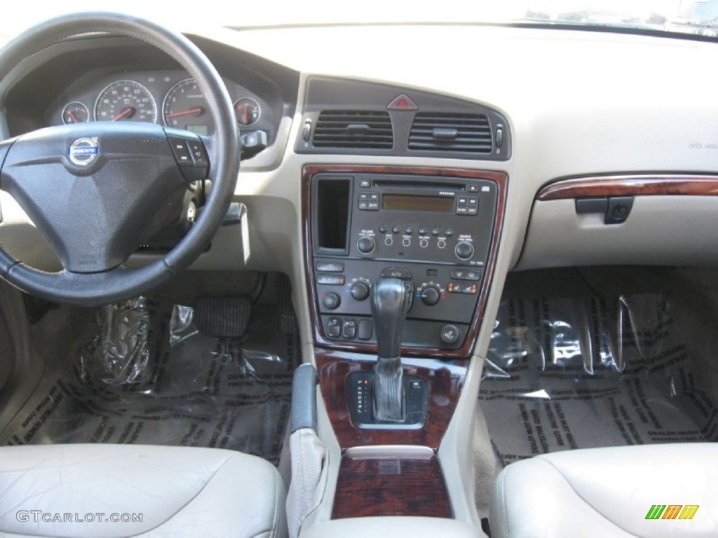 2005 S60 2.5T AWD - Platinum Green Metallic / Taupe photo #11