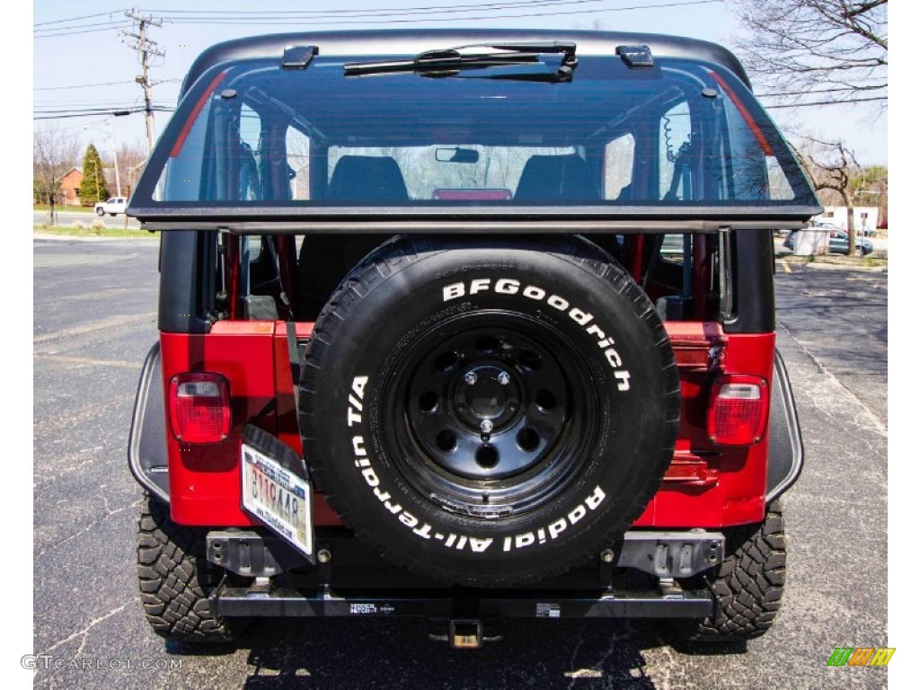 1998 Wrangler SE 4x4 - Chili Pepper Red Pearl / Mist Grey photo #5